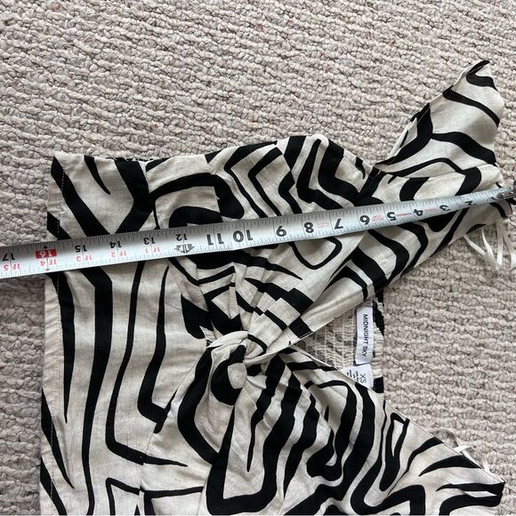 Midnight Sky Printed Crop Flutter Sleeve Blouse NWT - Picture 8 of 8